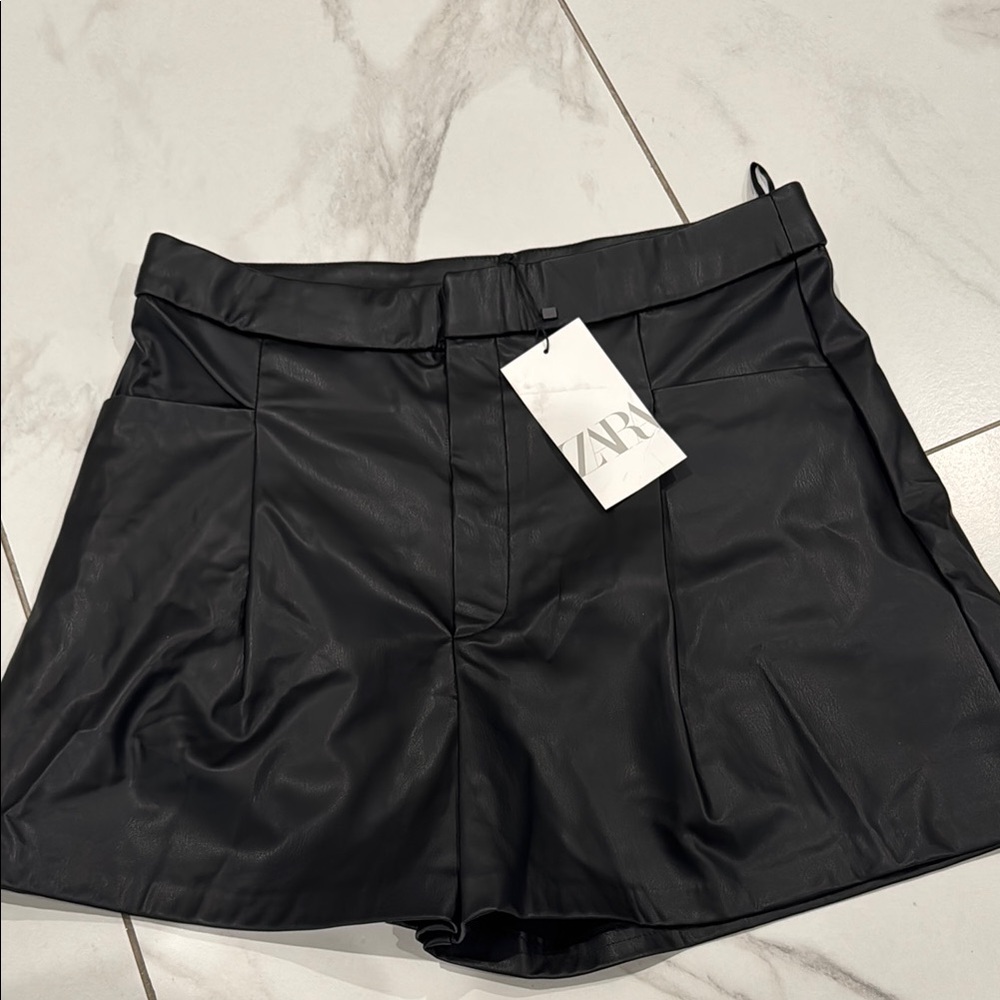 🏷️ ZARA shorts size XL